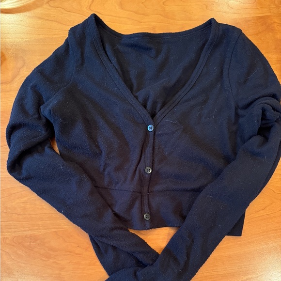 ALO YOGA. LONG SLEEVE, BUTTON FRONT, CROP TOP ACTIVEWEAR FOR WOMEN. BLACK. Sz M - Picture 1 of 2